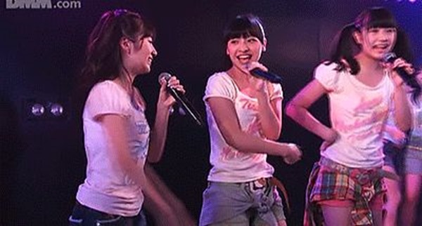 AKB48メンバーのパンチラエロGIF画像4