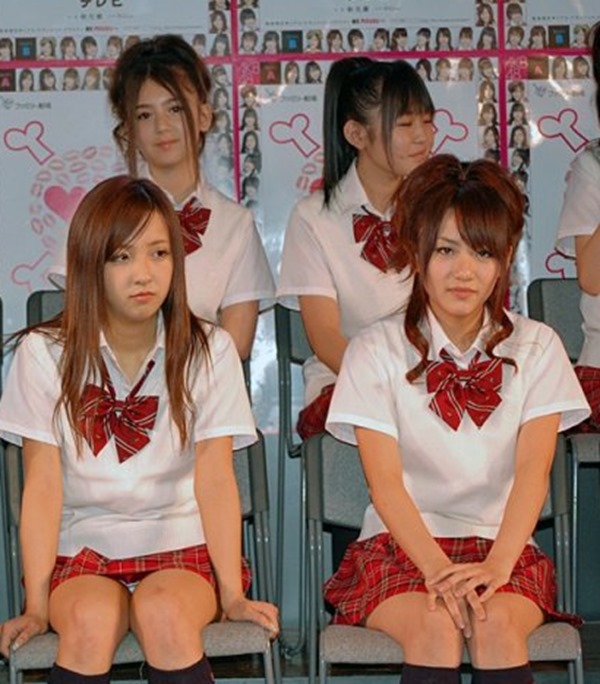 AKB48メンバーのパンチラエロGIF画像6
